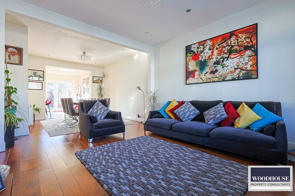 Property photo 3 of 36