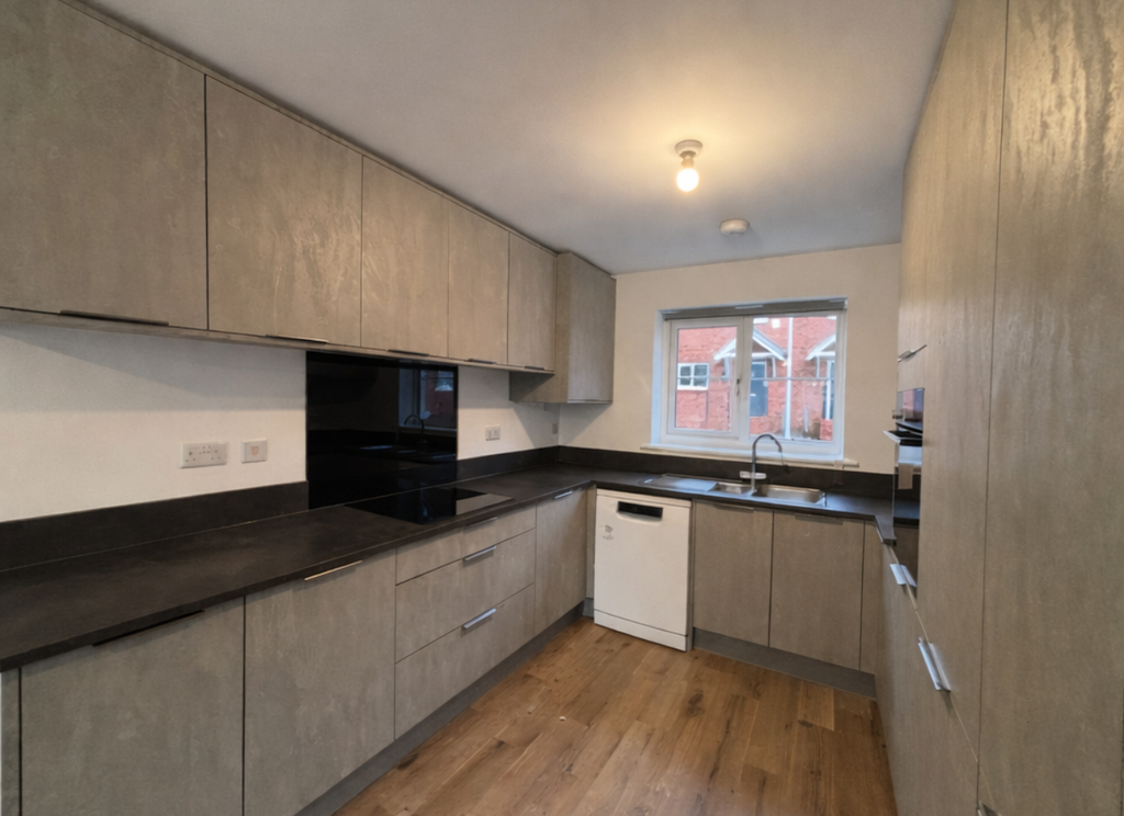 Property photo 3 of 10 Kitchen