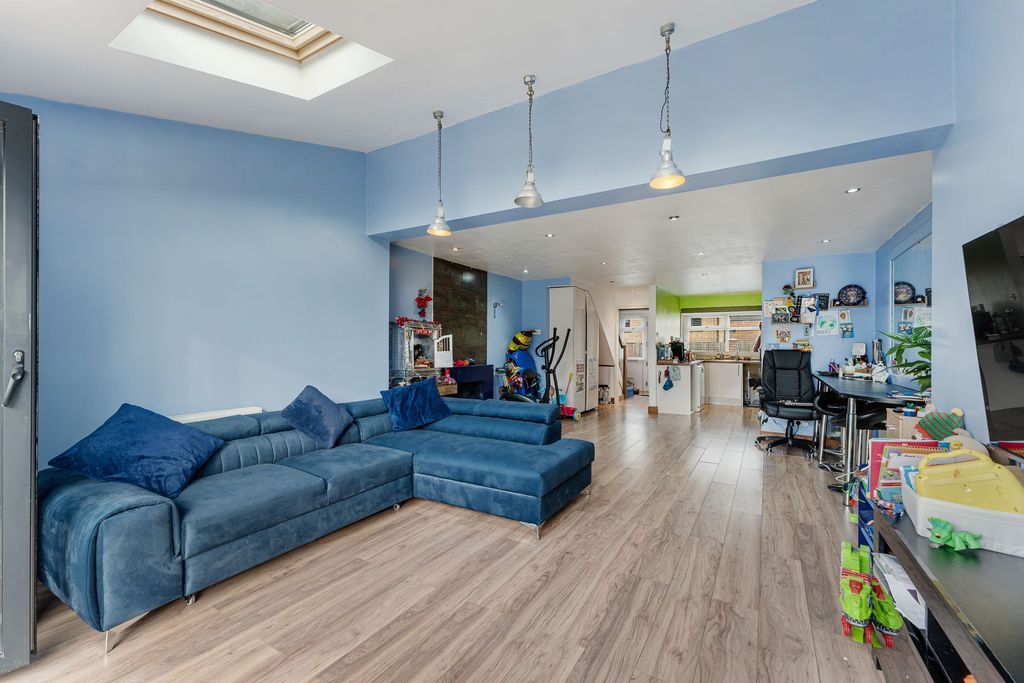 Property photo 3 of 16