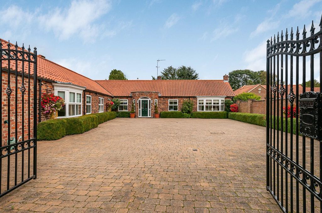 Property photo 1 of 22 Front Alt