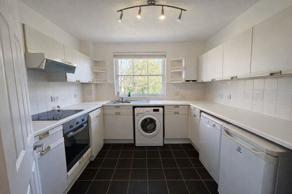 Property photo 2 of 8 Kitchen