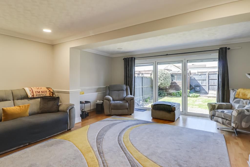 Property photo 3 of 18 Lounge