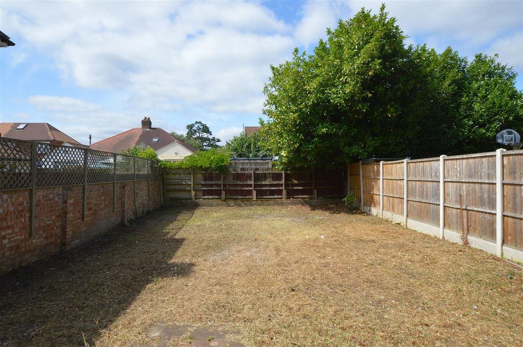 Property photo 3 of 12 36 Derwent Road Garden.Jpg