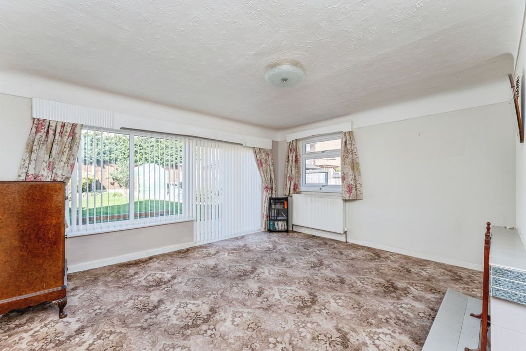 Property photo 2 of 26 Lounge