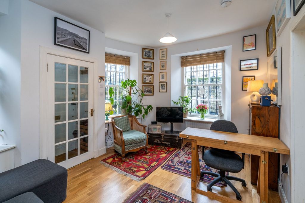 Property photo 3 of 18 Picture 3