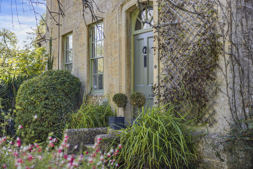 Property photo 1 of 24