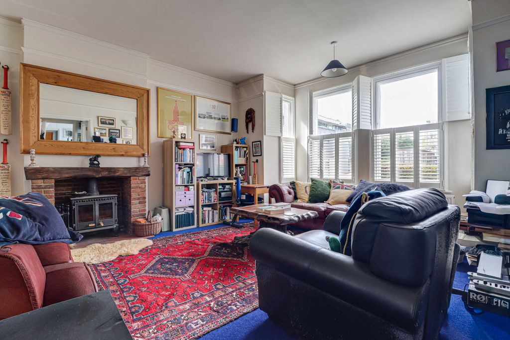Property photo 3 of 16 Livingroomflat118Lemsford