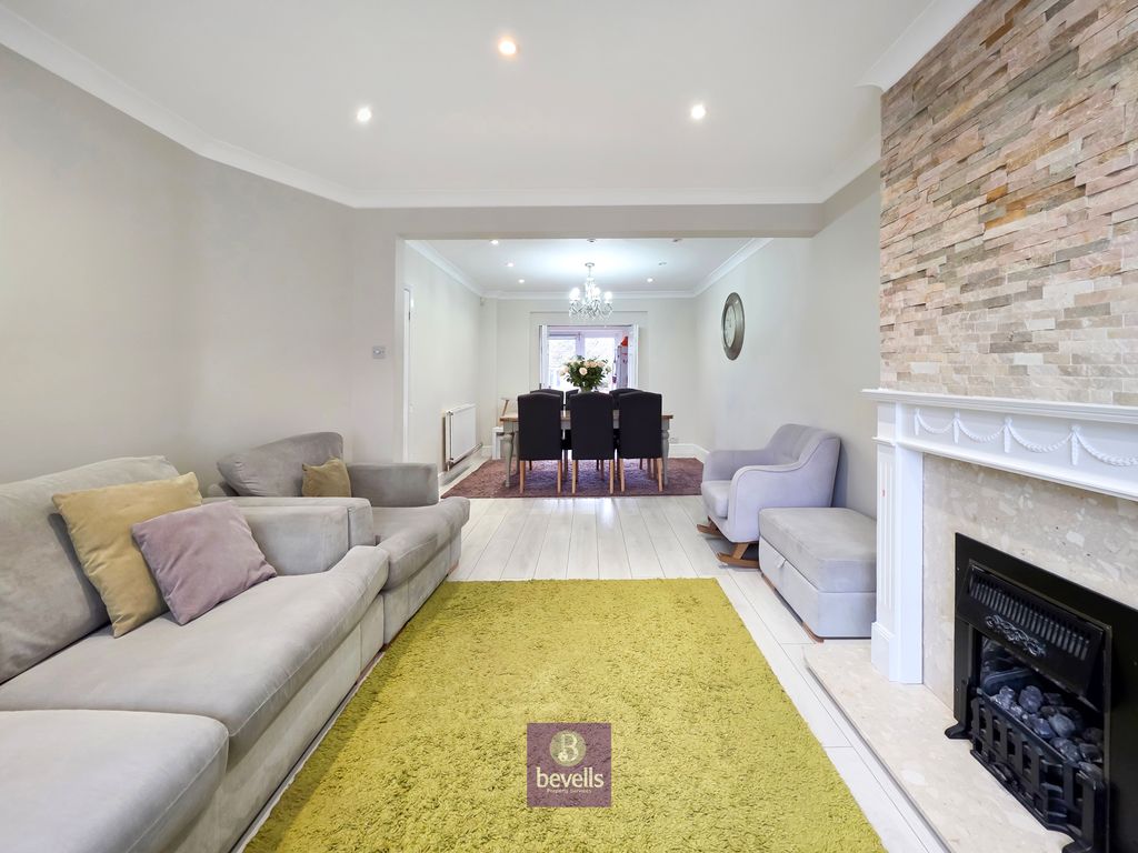 Property photo 3 of 27