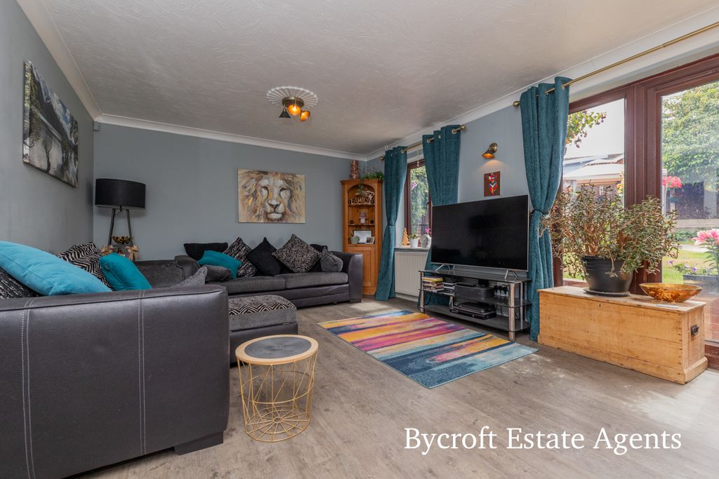 Property photo 2 of 17