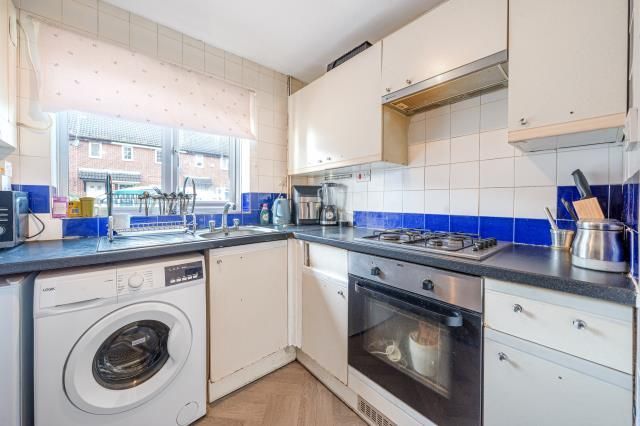 Property photo 3 of 17 Kitchen