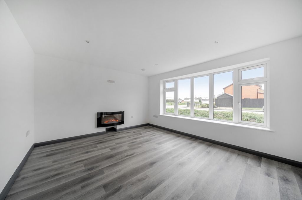 Property photo 2 of 23 1437331-12-69cd979F8282E