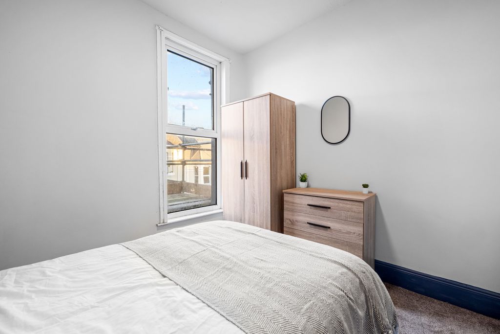 Property photo 2 of 7 0002