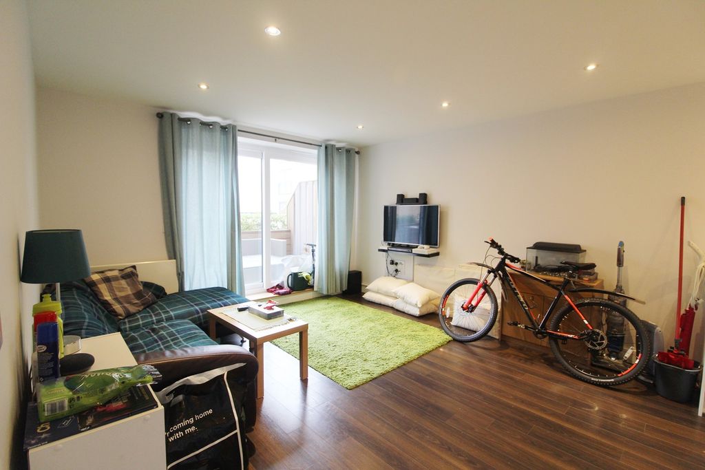 Property photo 2 of 5 Living Room