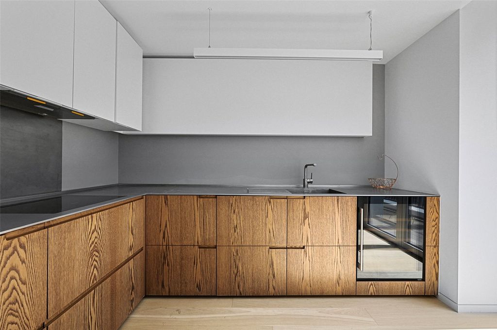 Property photo 2 of 19 Kitchen