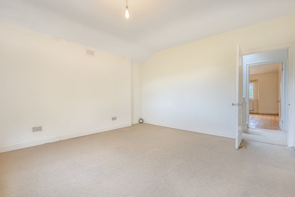 Property photo 3 of 6 Bed Other