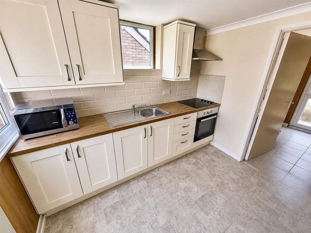 Property photo 2 of 19 Kitchen