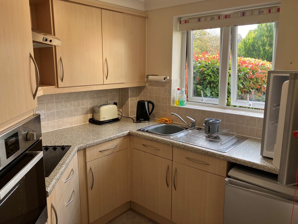 Property photo 2 of 8 Kitchen