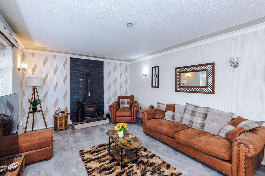 Property photo 2 of 31