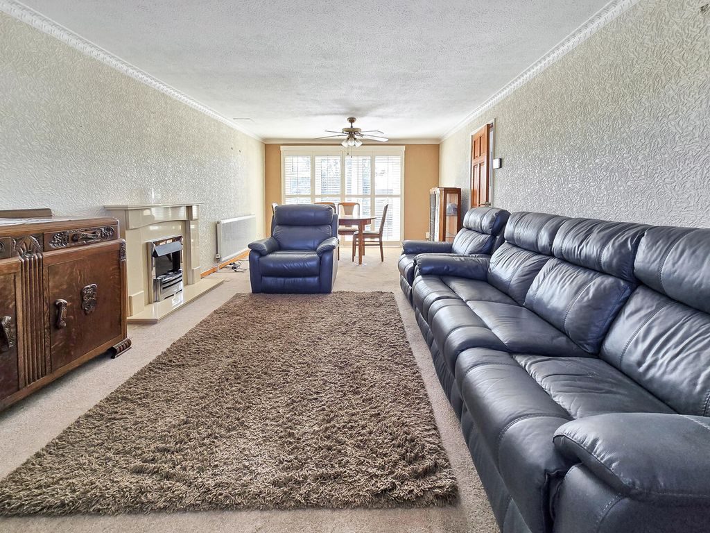 Property photo 3 of 19 Living Room