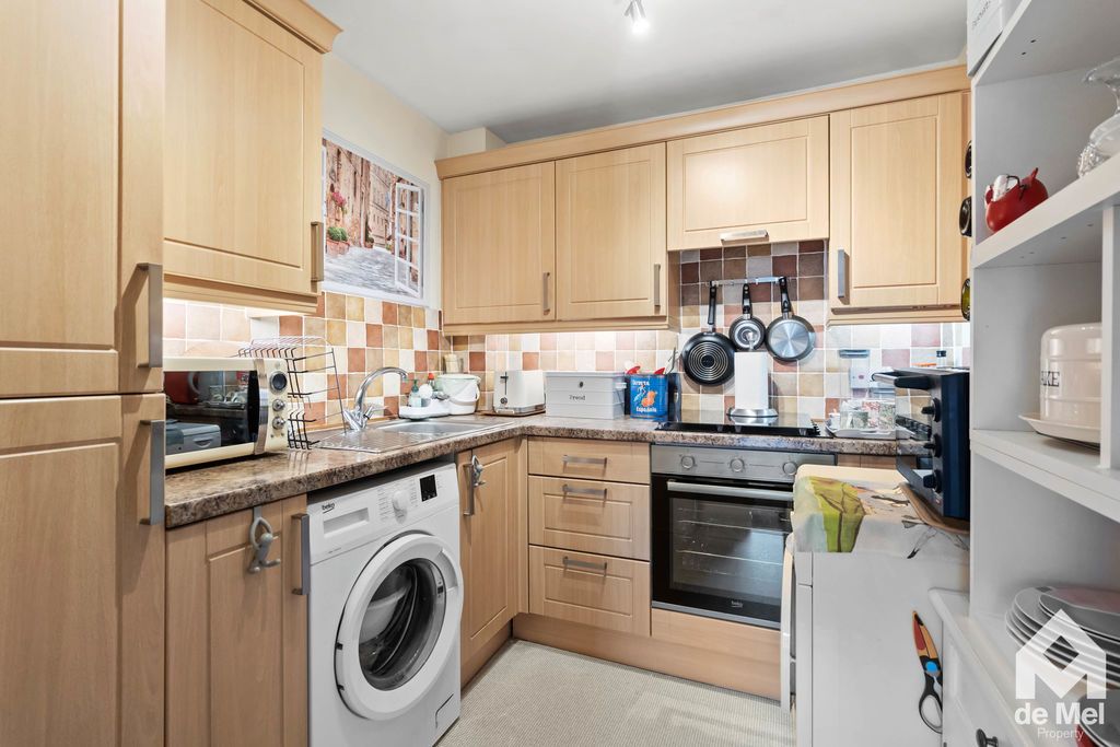 Property photo 3 of 10 Photo 4