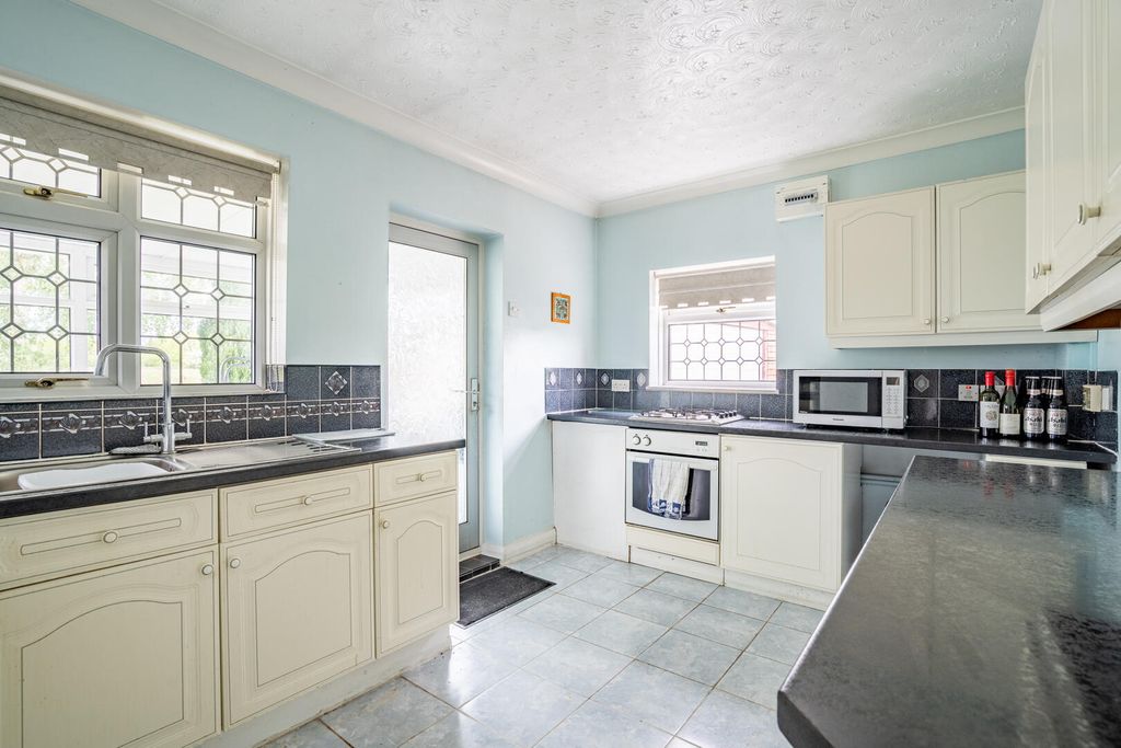 Property photo 2 of 22 Kitchen
