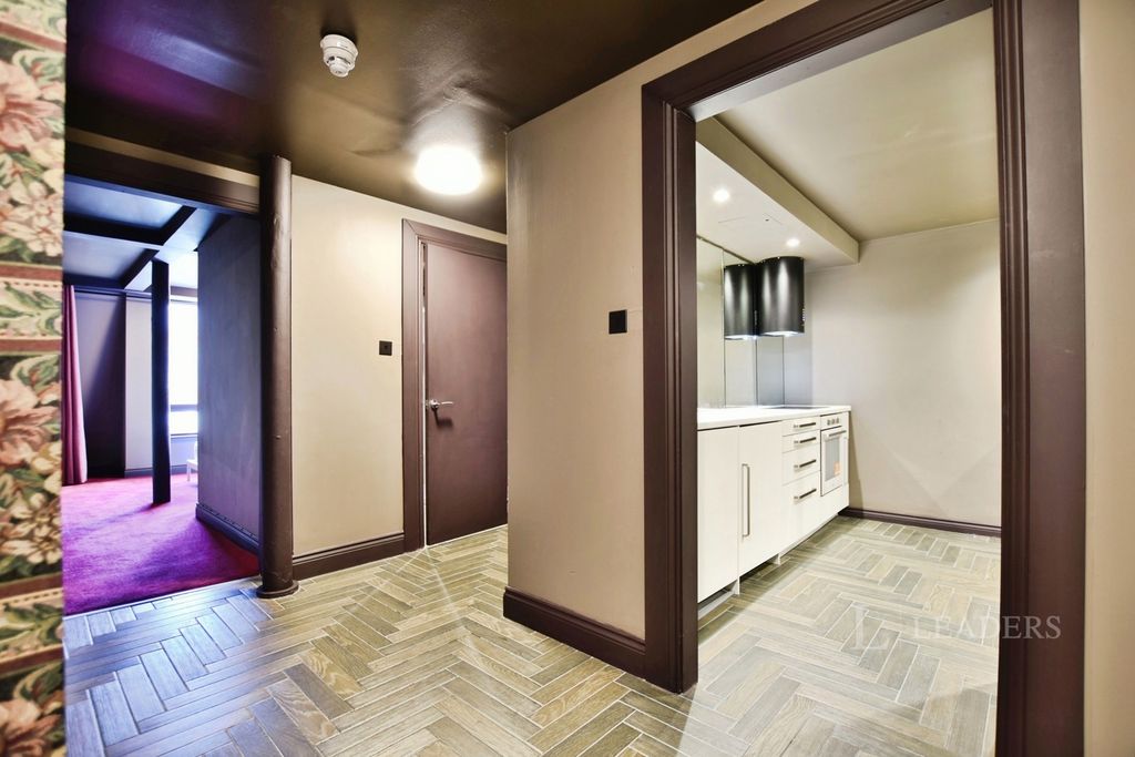 Property photo 3 of 12 Pbox-Img.Jpg