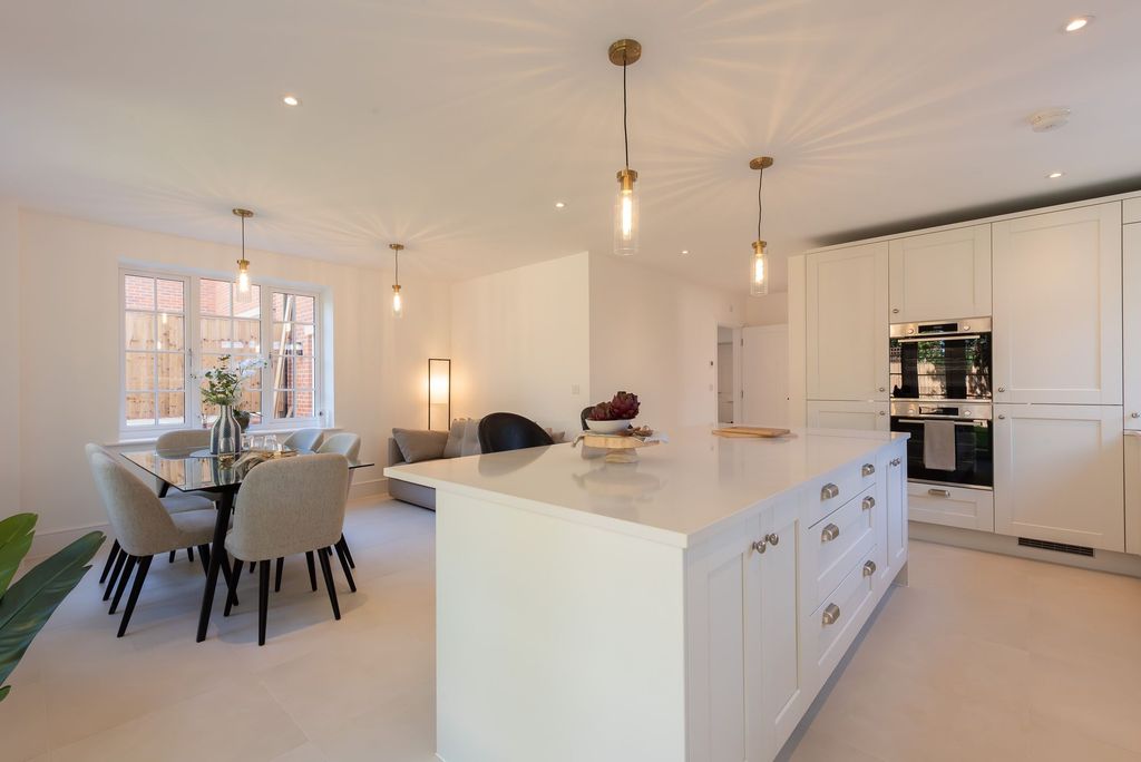 Property photo 2 of 23