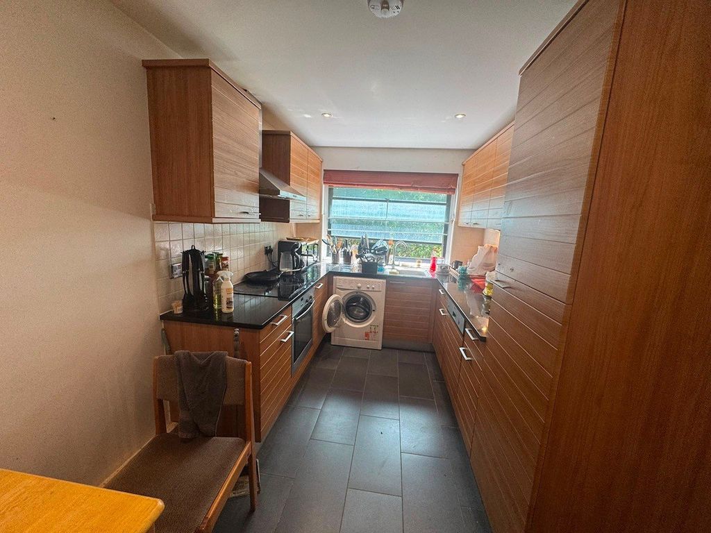 Property photo 2 of 12 Picture No. 11