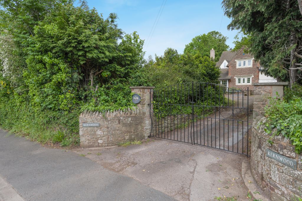Property photo 1 of 20 8691415-Exterior01