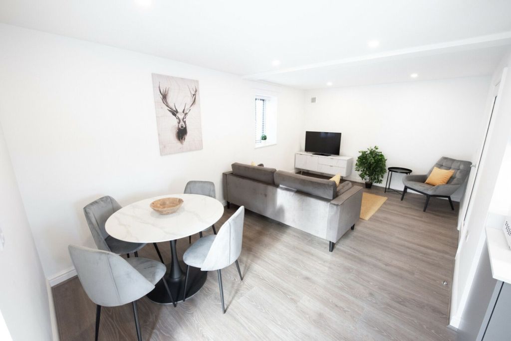 Property photo 1 of 17 2057140