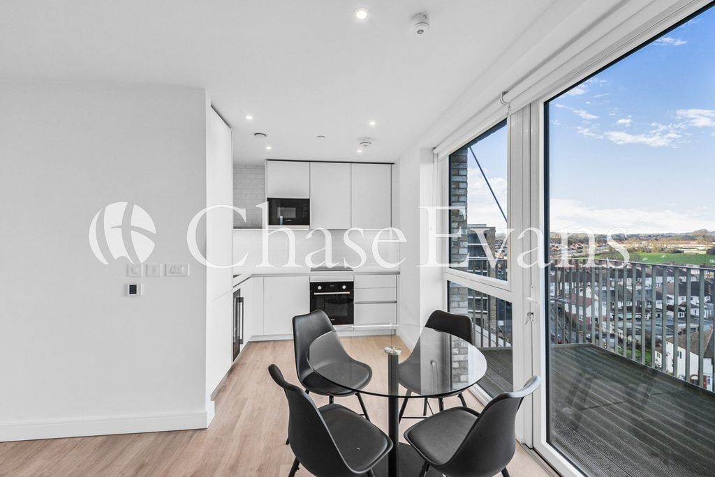 Property photo 2 of 18 Kitchen