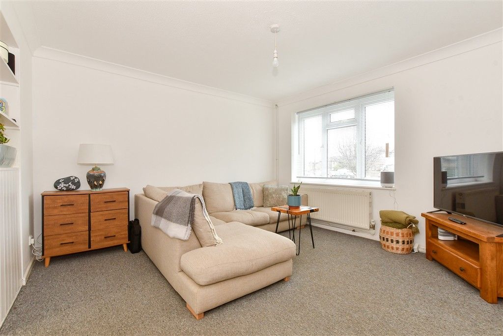 Property photo 3 of 13 Lounge