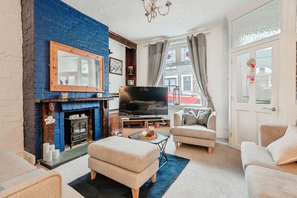 Property photo 2 of 17 Pbox-Img.Jpg