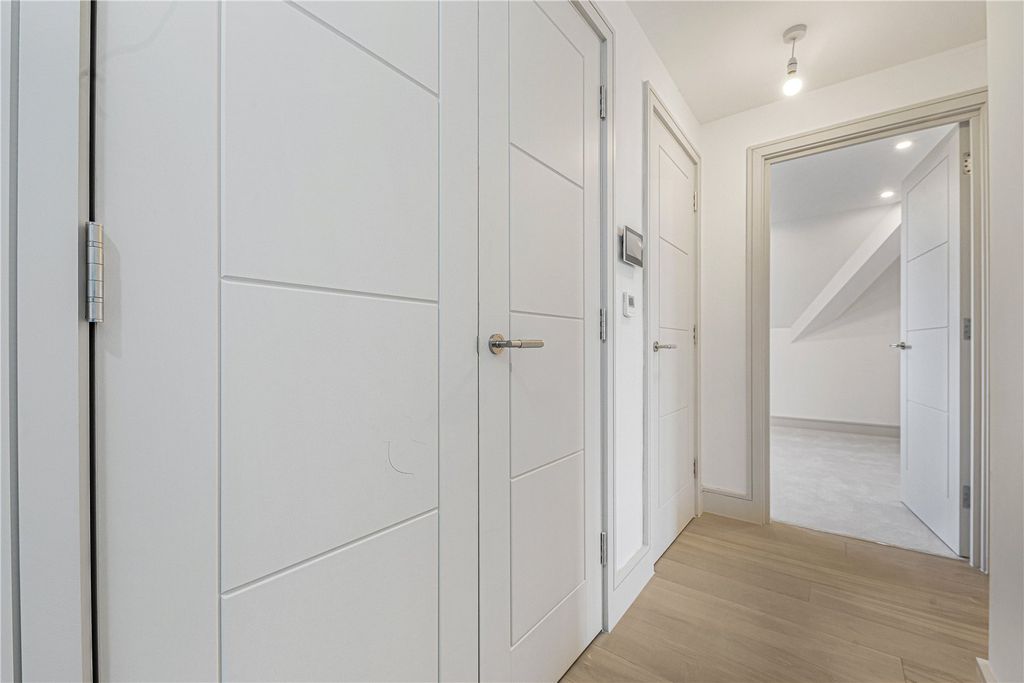 Property photo 3 of 12 Picture No. 02