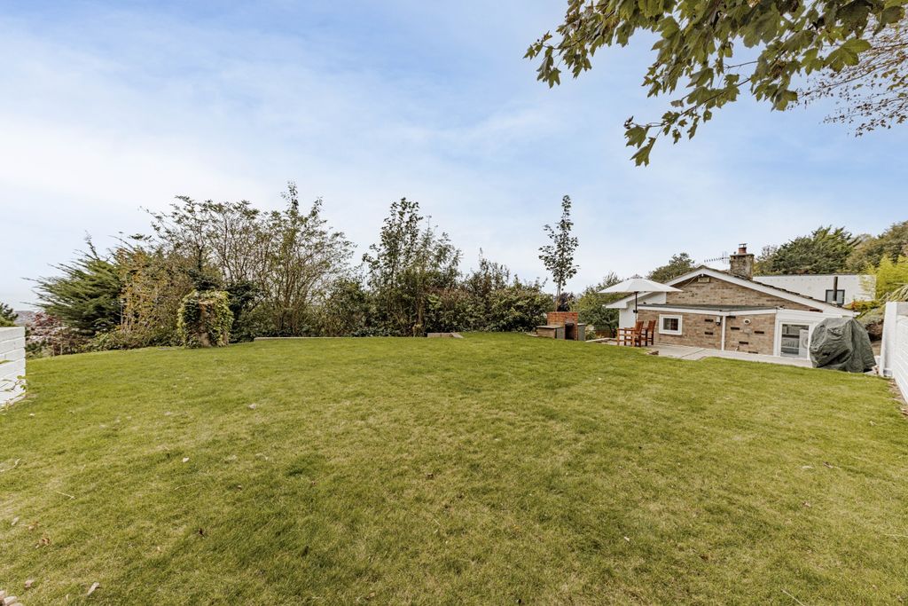 Property photo 3 of 52 Garden