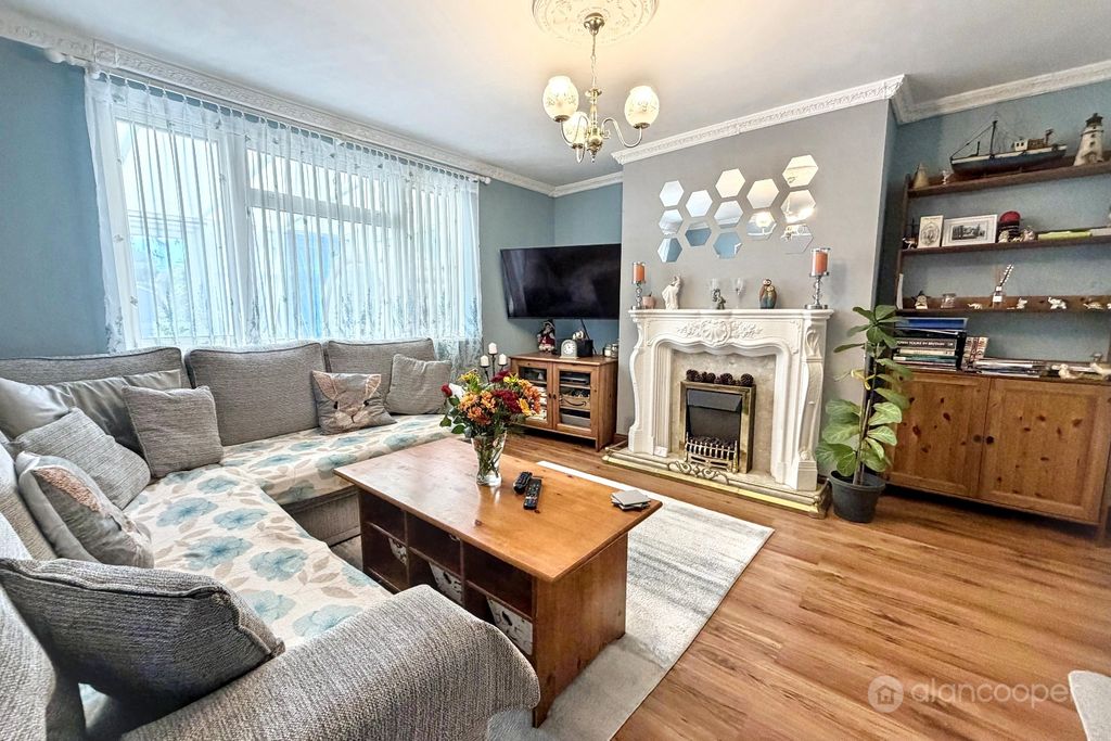 Property photo 2 of 13 5721223