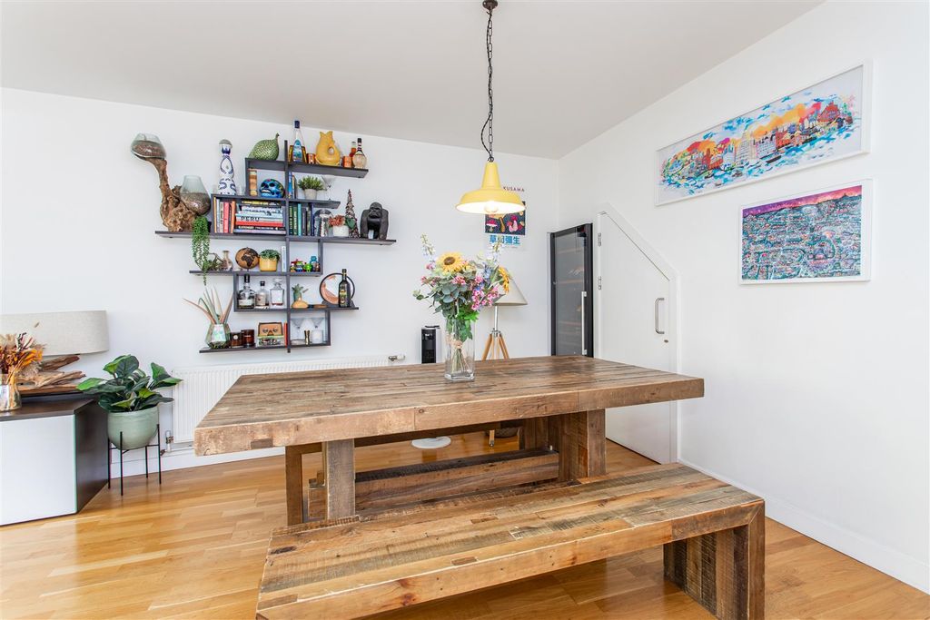 Property photo 3 of 21 Dining Area