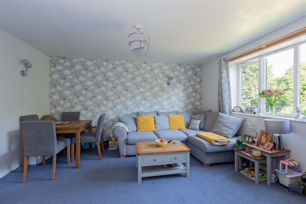 Property photo 3 of 12 56 Lowerstoft Drive-9.Jpg