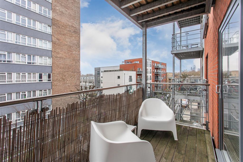 Property photo 3 of 21 Balcony