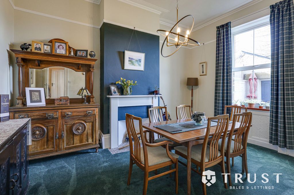 Property photo 3 of 44