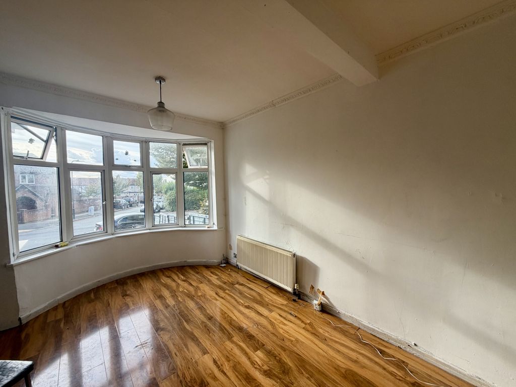 Property photo 1 of 6 Westbury Avenue, Southall Ub1