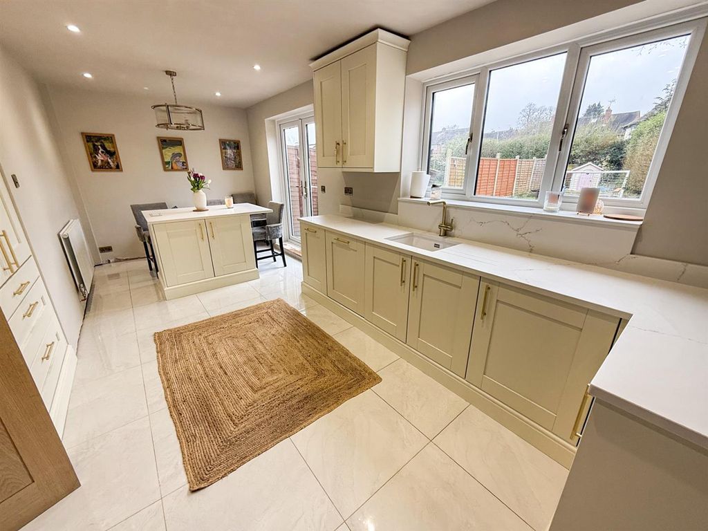 Property photo 2 of 19 Kitchen/ Dining Room
