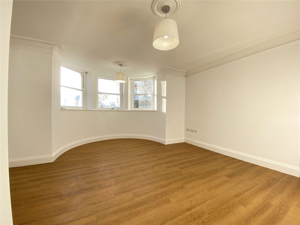 Property photo 2 of 13 Picture No. 11