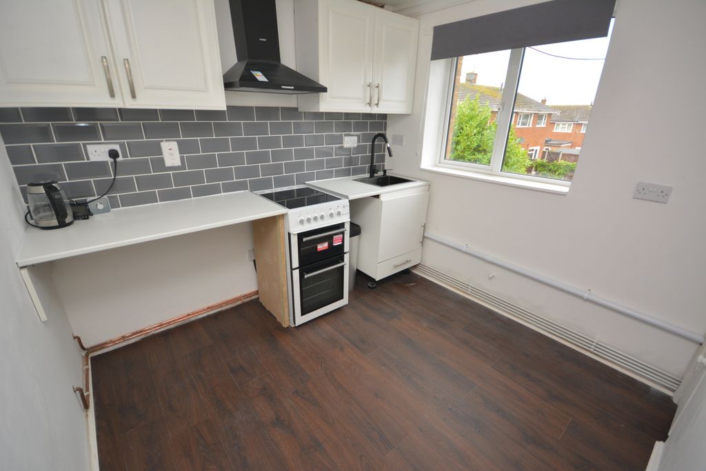 Property photo 3 of 6 Kitchen