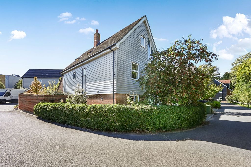 Property photo 2 of 29