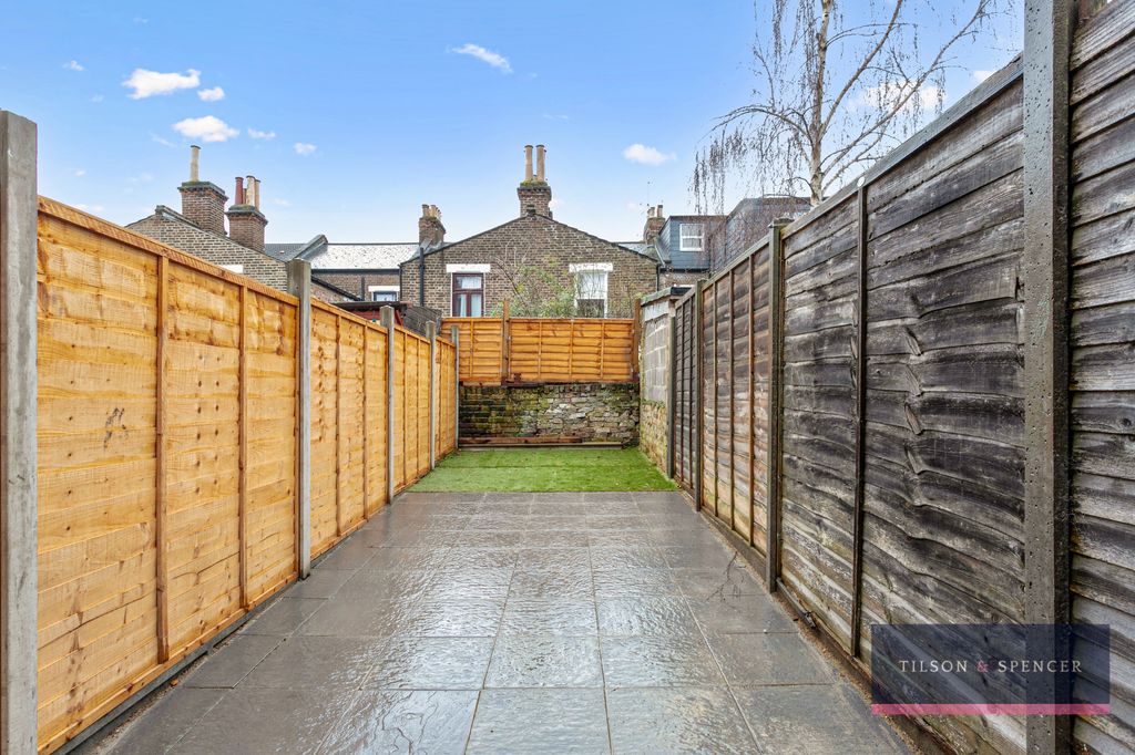 Property photo 3 of 12 Garden