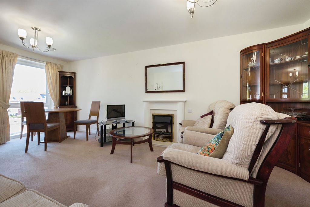 Property photo 2 of 14