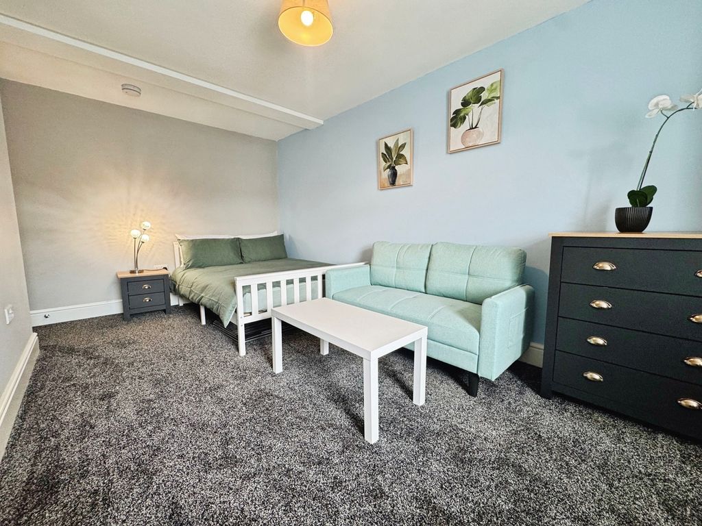 Property photo 2 of 9 Pbox-Img.Jpg