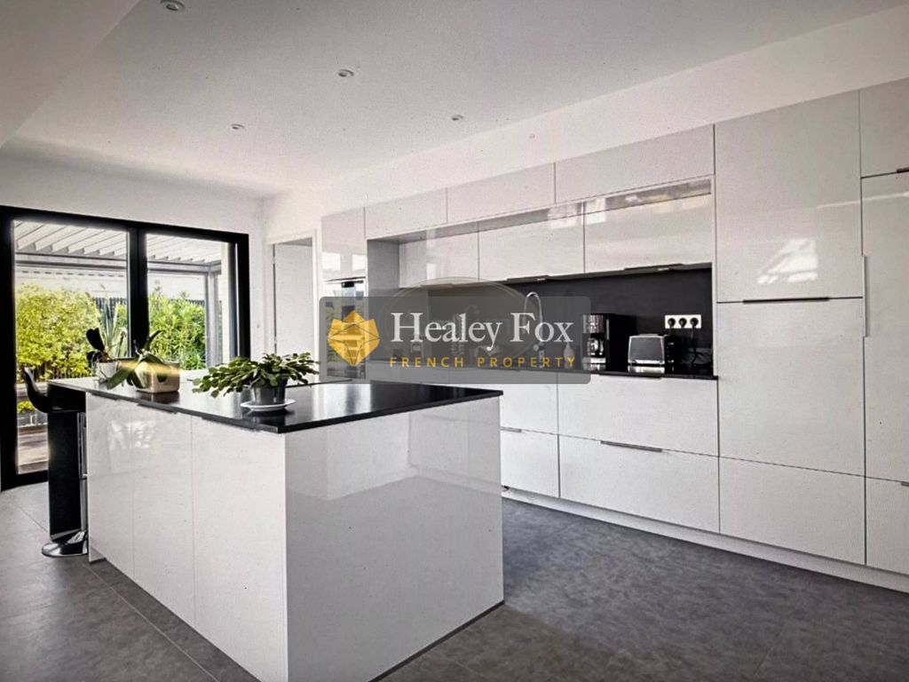 Property photo 2 of 11