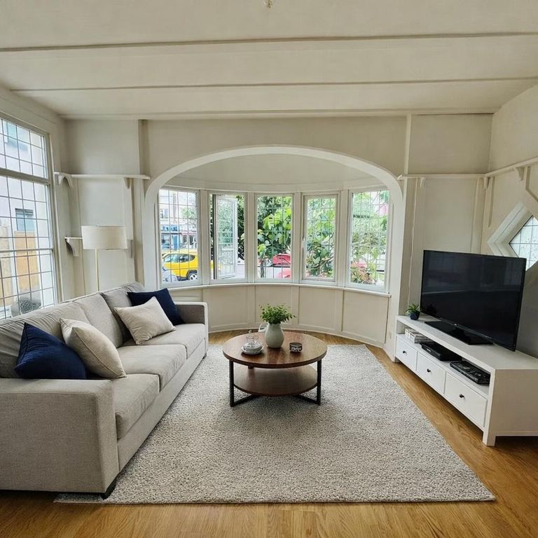 Property photo 2 of 10 962F8B41-Bbe6-42B3-Ad4A-49705Bed300A.Png